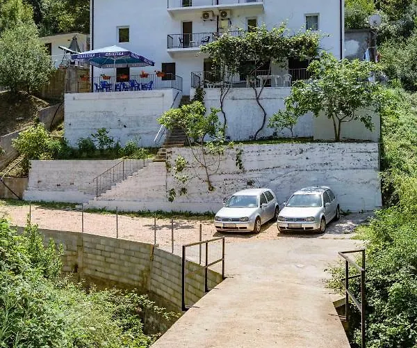 Apartments Ljujic